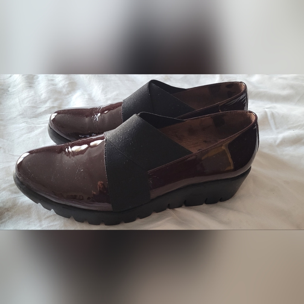 Elegant Women's Black and Brown Loafers